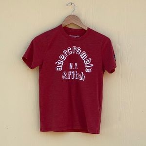 Abercrombie & Fitch T Shirt in Red Size 13/14 Kids